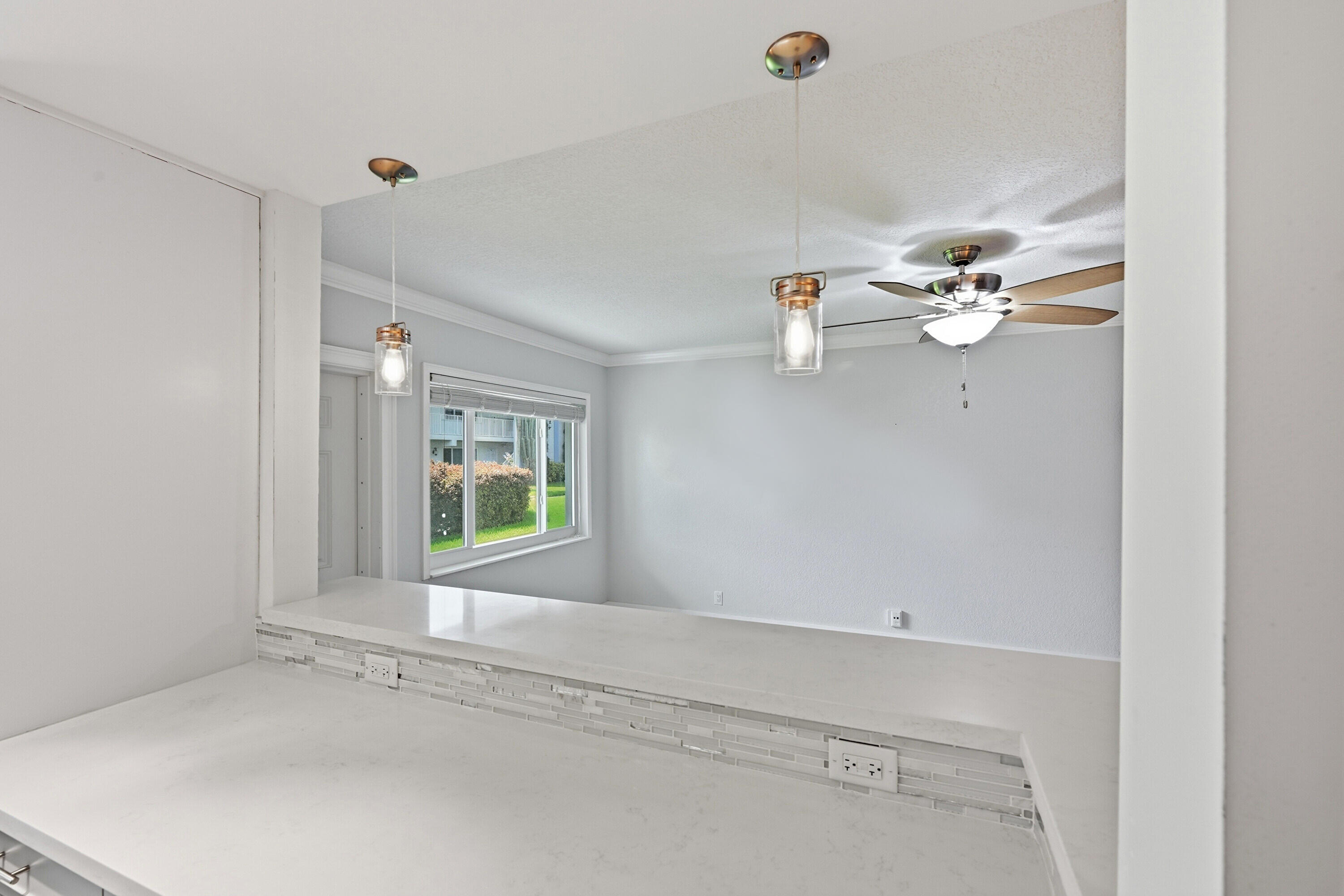 2110 Northeast 42nd Street, Unit 2B Lighthouse Point, FL 33064 - Photo 11 of 31 Bar Top