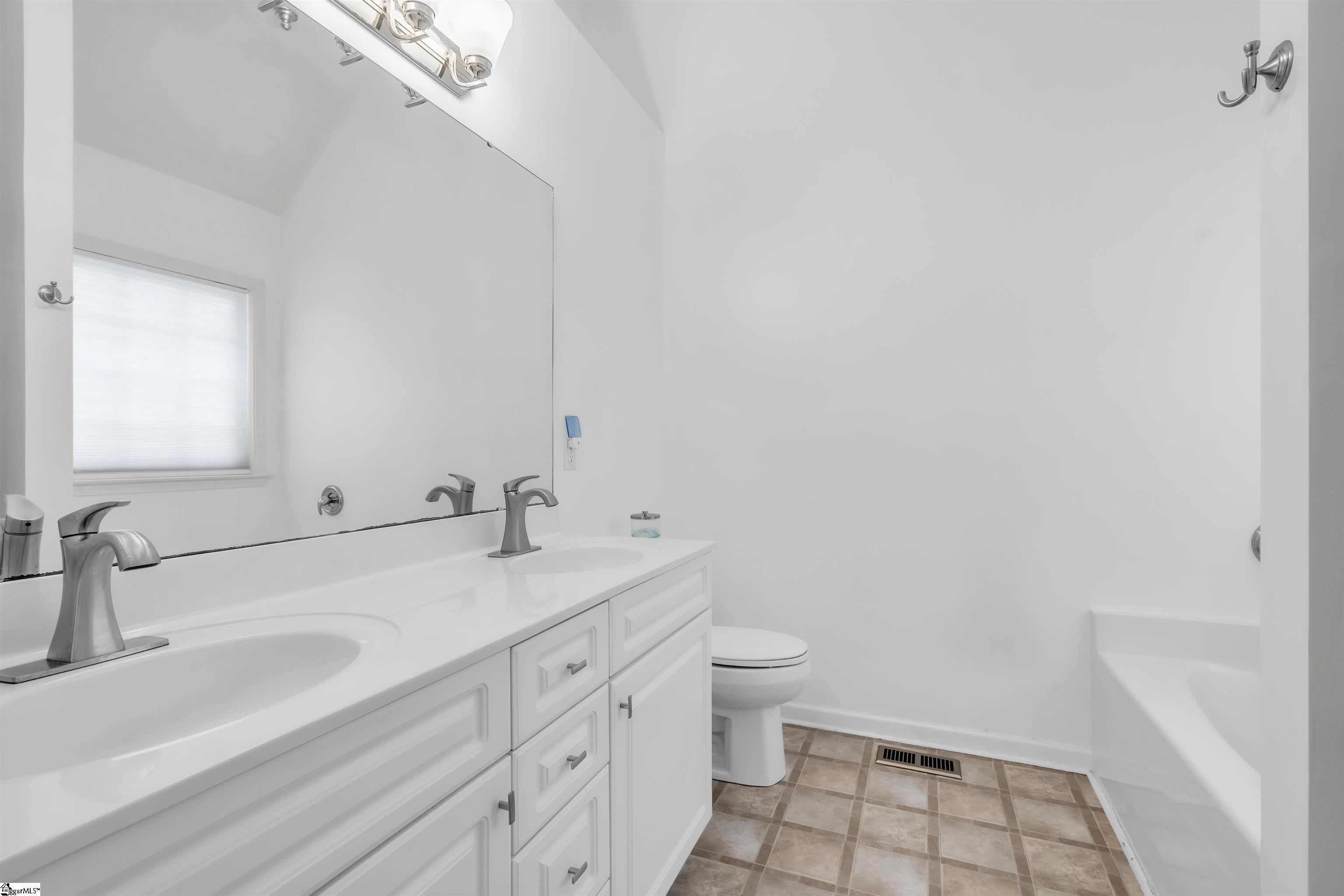 8 Manor Court Simpsonville, SC 29681 - Photo 11 of 18