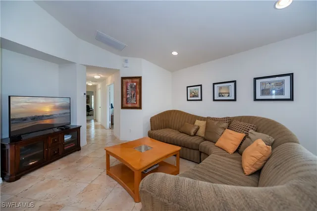 $359,900 | 2335 Summersweet Drive, Alva, FL 33920