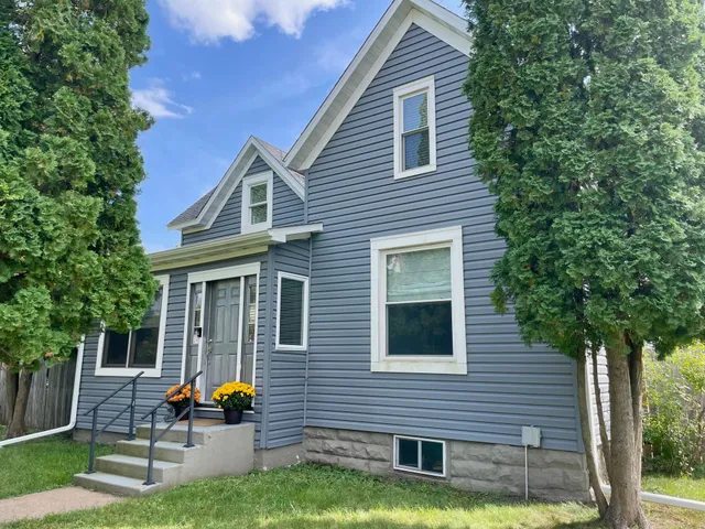 $275,000 | 422 12th Avenue West, Menomonie, WI 54751