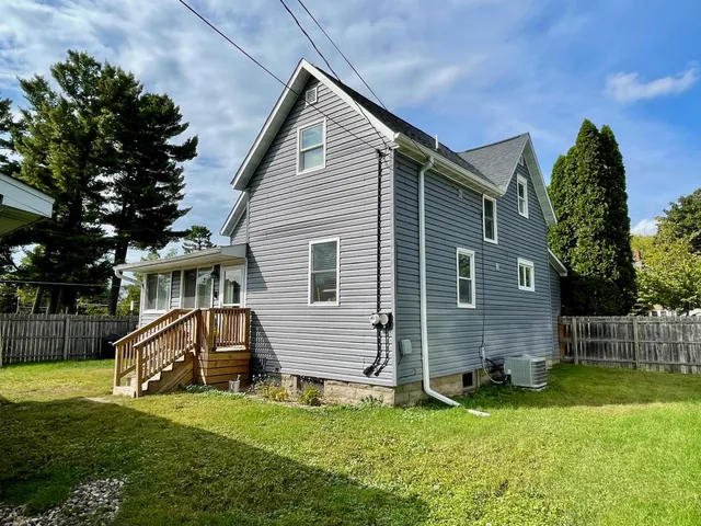 $275,000 | 422 12th Avenue West, Menomonie, WI 54751