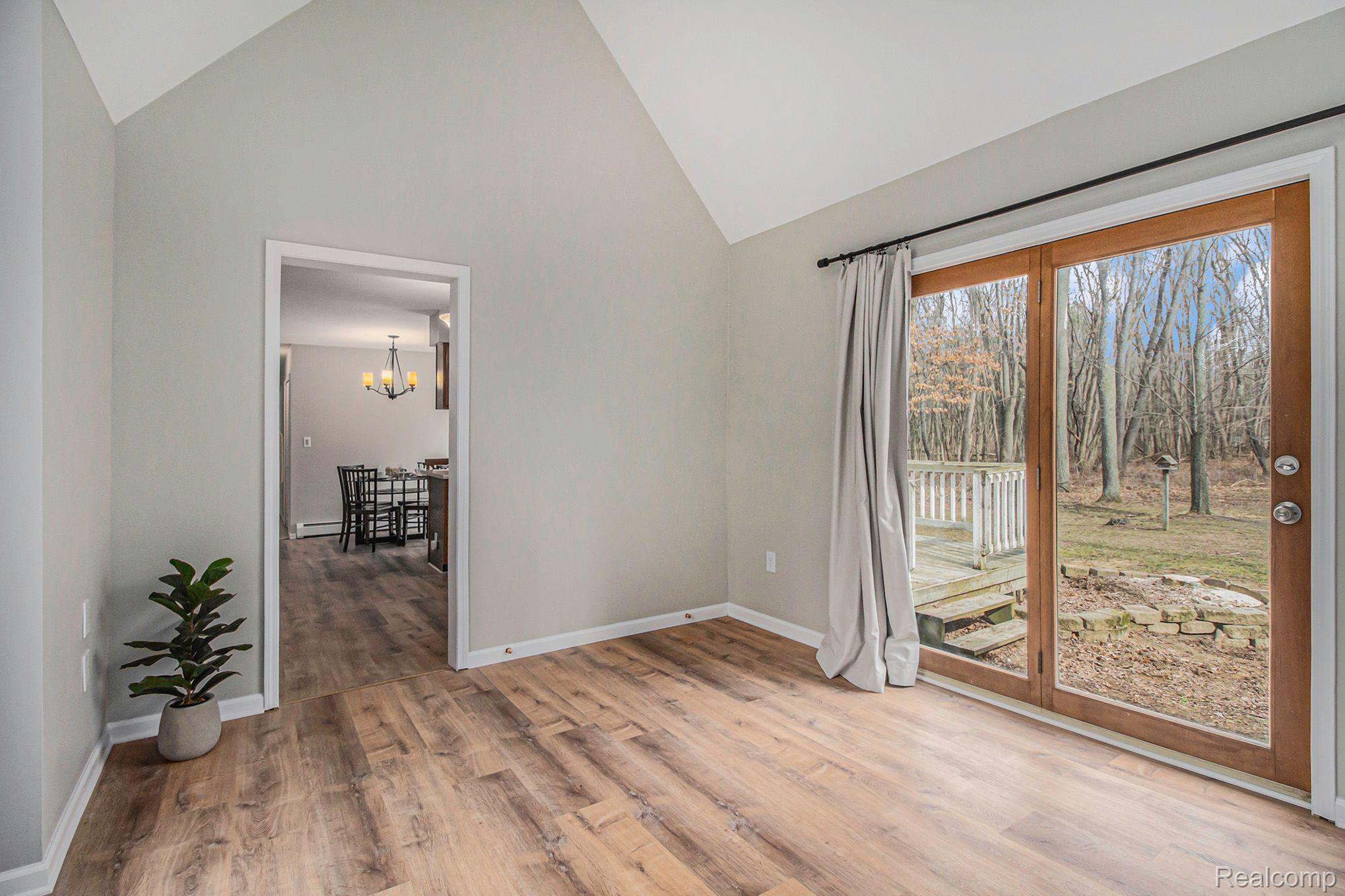 2552 Bowen Road Howell, MI 48855 - Photo 7 of 31 Sliding door to the back yard.