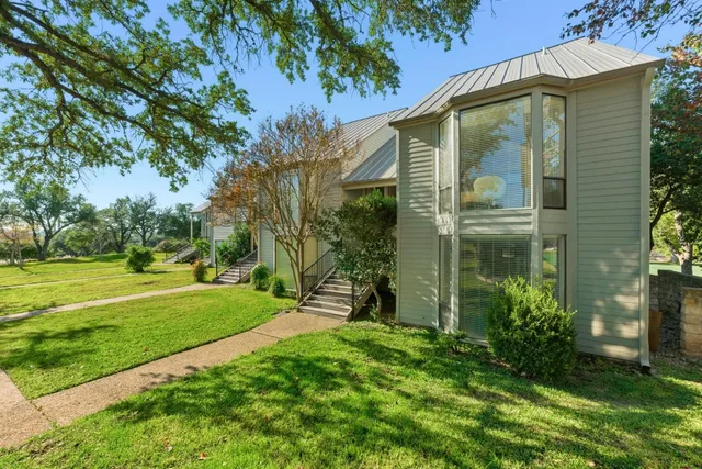 a view of a back yard of the house