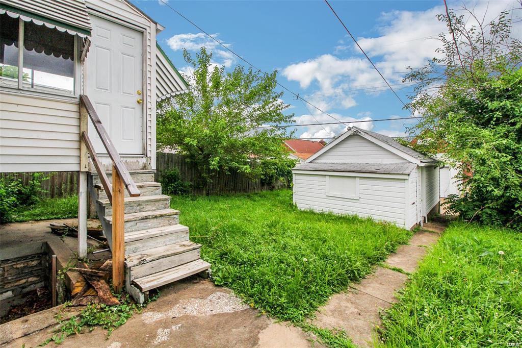 8636 Riverview Boulevard St. Louis, MO 63147 - Photo 3 of 5