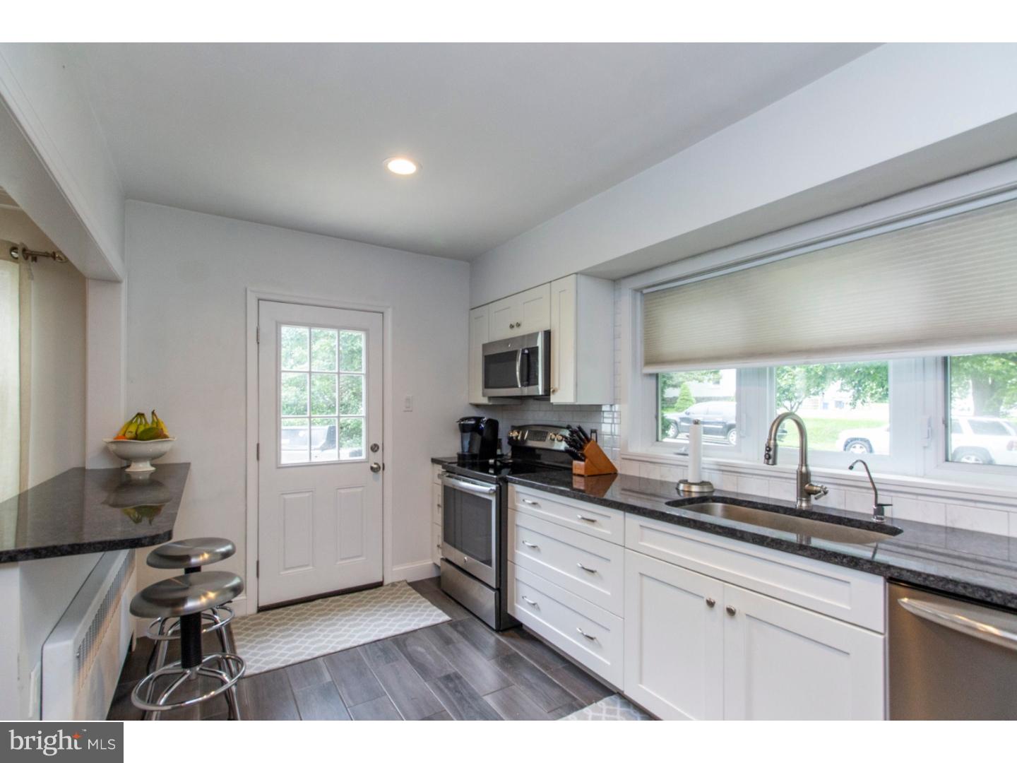 409 Hill Road Havertown, PA 19083 - Photo 4 of 25