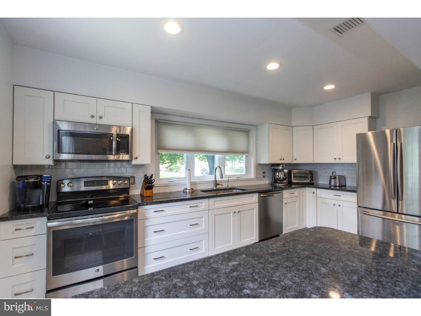 409 Hill Road Havertown, PA 19083 - Photo 5 of 25