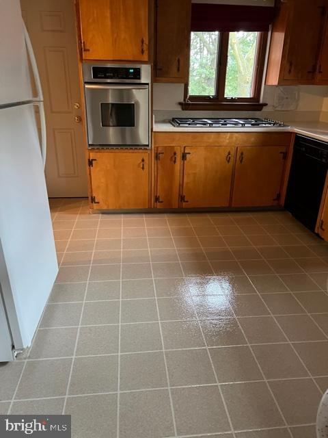 468 Lambs Road Pitman, NJ 08071 - Photo 17 of 47 Kitchen with Refrigerator