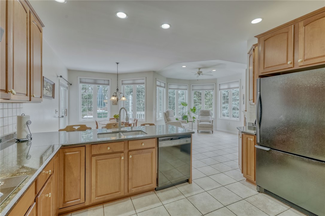 67 Angels Path Penfield, NY 14580 - Photo 19 of 47 KITCHEN