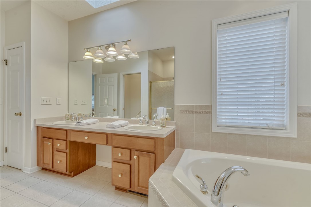 67 Angels Path Penfield, NY 14580 - Photo 28 of 47 MASTER BATHROOM *WHPOOL TUB