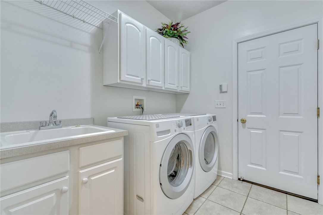 67 Angels Path Penfield, NY 14580 - Photo 30 of 47 1ST FLR LAUNDRY/MUDRM