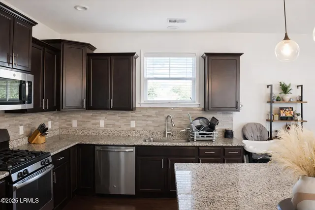 $2,500 | 11 King's Cross Court, Beaufort, SC 29902