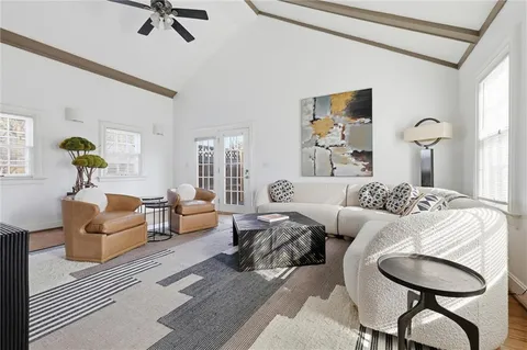 $890,000 | 5701 Central Street, Kansas City, MO 64113