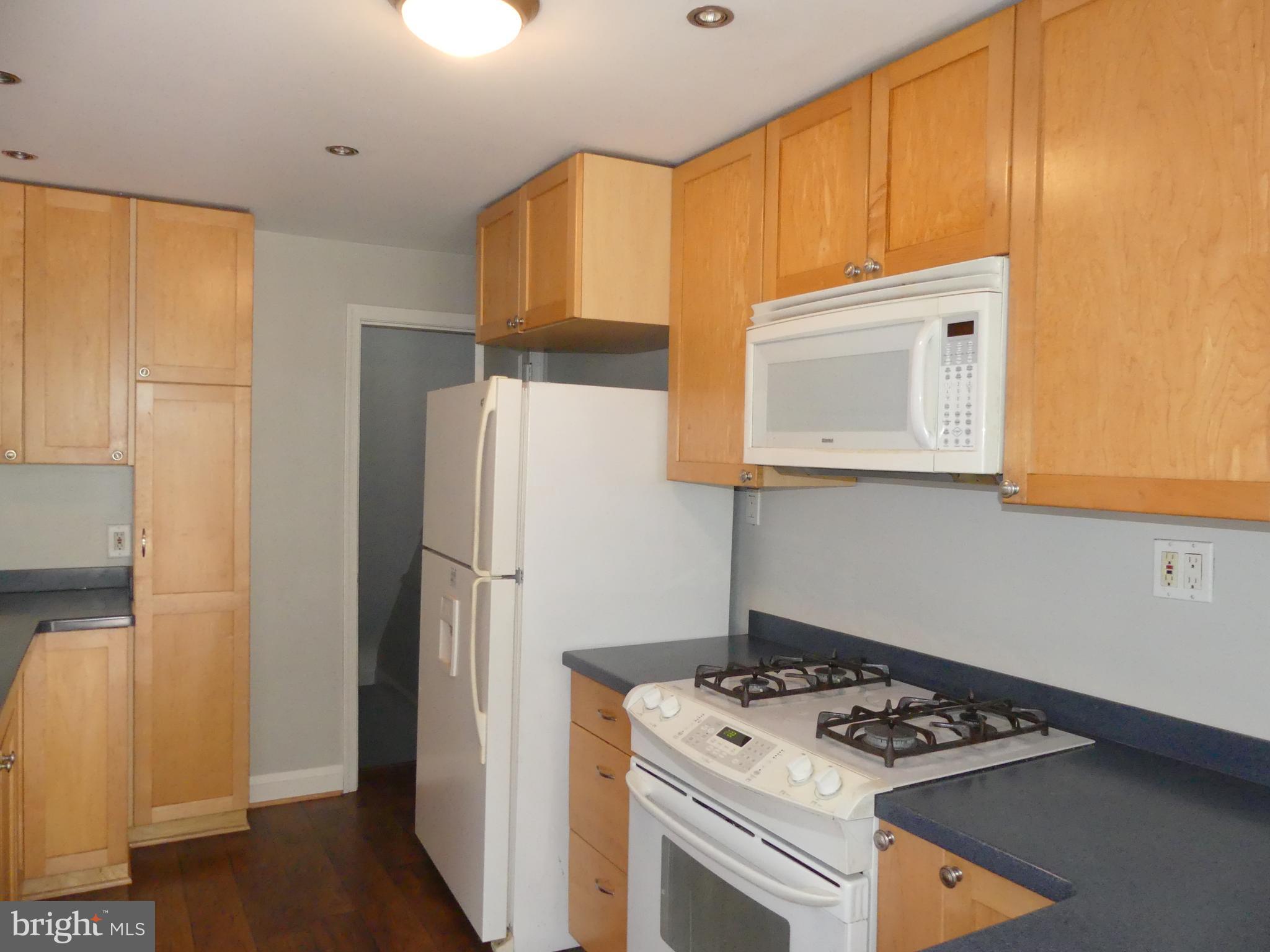 1514 Doxbury Road Baltimore, MD 21286 - Photo 14 of 29 Lots of counter and cabinet space.