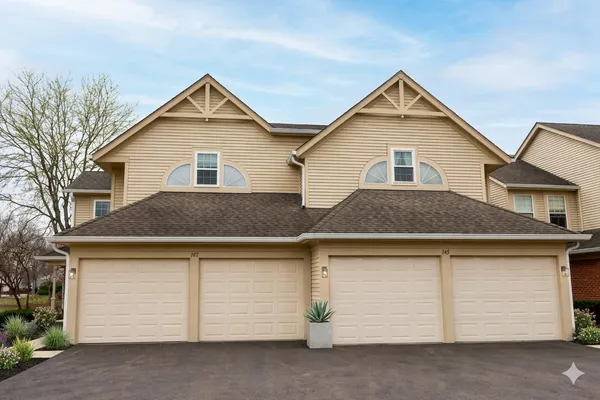 $2,975 | 147 White Branch Court North, Schaumburg, IL 60193