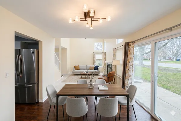 $2,975 | 147 White Branch Court North, Schaumburg, IL 60193