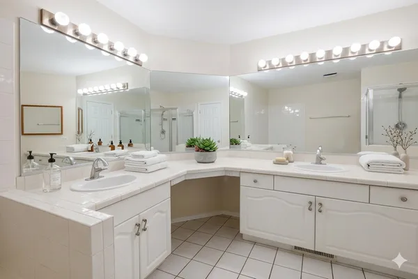 $2,975 | 147 White Branch Court North, Schaumburg, IL 60193