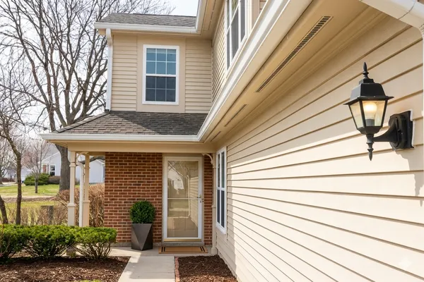 $2,975 | 147 White Branch Court North, Schaumburg, IL 60193