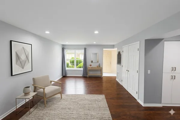 $2,975 | 147 White Branch Court North, Schaumburg, IL 60193