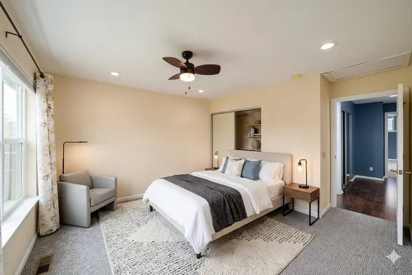 $2,975 | 147 White Branch Court North, Schaumburg, IL 60193