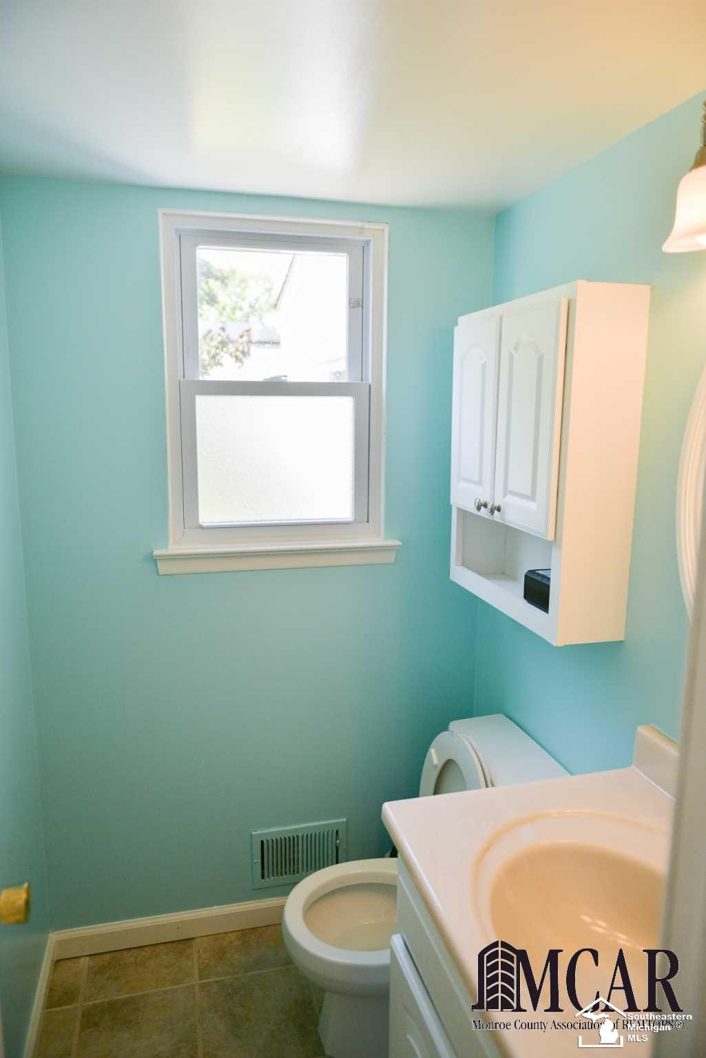 22114 Derby Road Woodhaven, MI 48183 - Photo 12 of 27