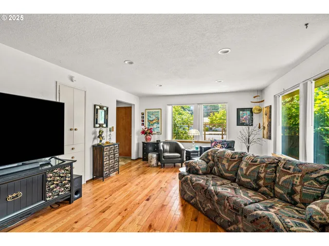 $597,000 | 114 Hayden Bridge Way, Springfield, OR 97477