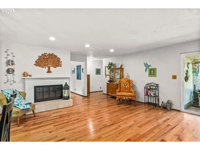 $597,000 | 114 Hayden Bridge Way, Springfield, OR 97477