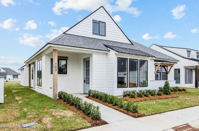 $2,400 | 103 Wishing Wl Drive, Broussard, LA 70518