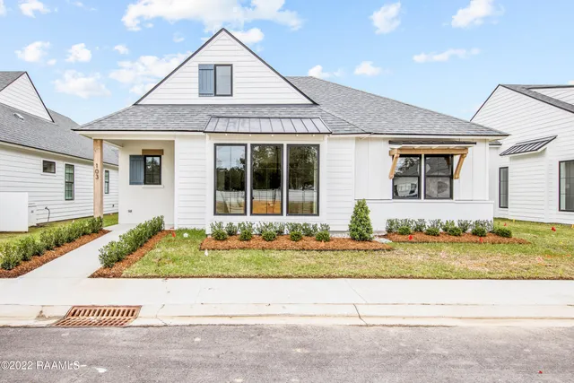 $2,400 | 103 Wishing Wl Drive, Broussard, LA 70518
