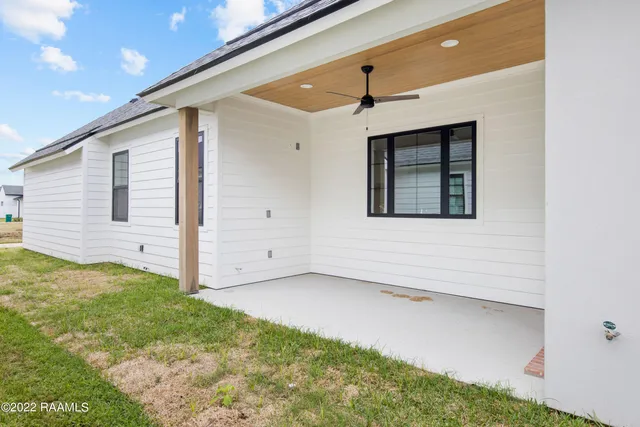 $2,400 | 103 Wishing Wl Drive, Broussard, LA 70518