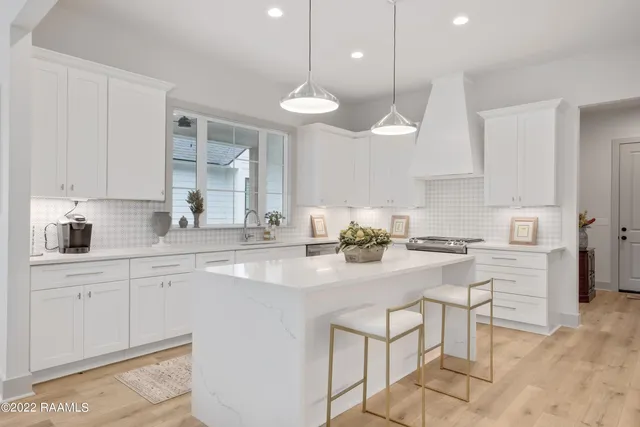 $2,400 | 103 Wishing Wl Drive, Broussard, LA 70518