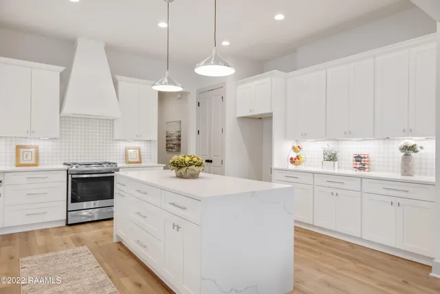 $2,400 | 103 Wishing Wl Drive, Broussard, LA 70518