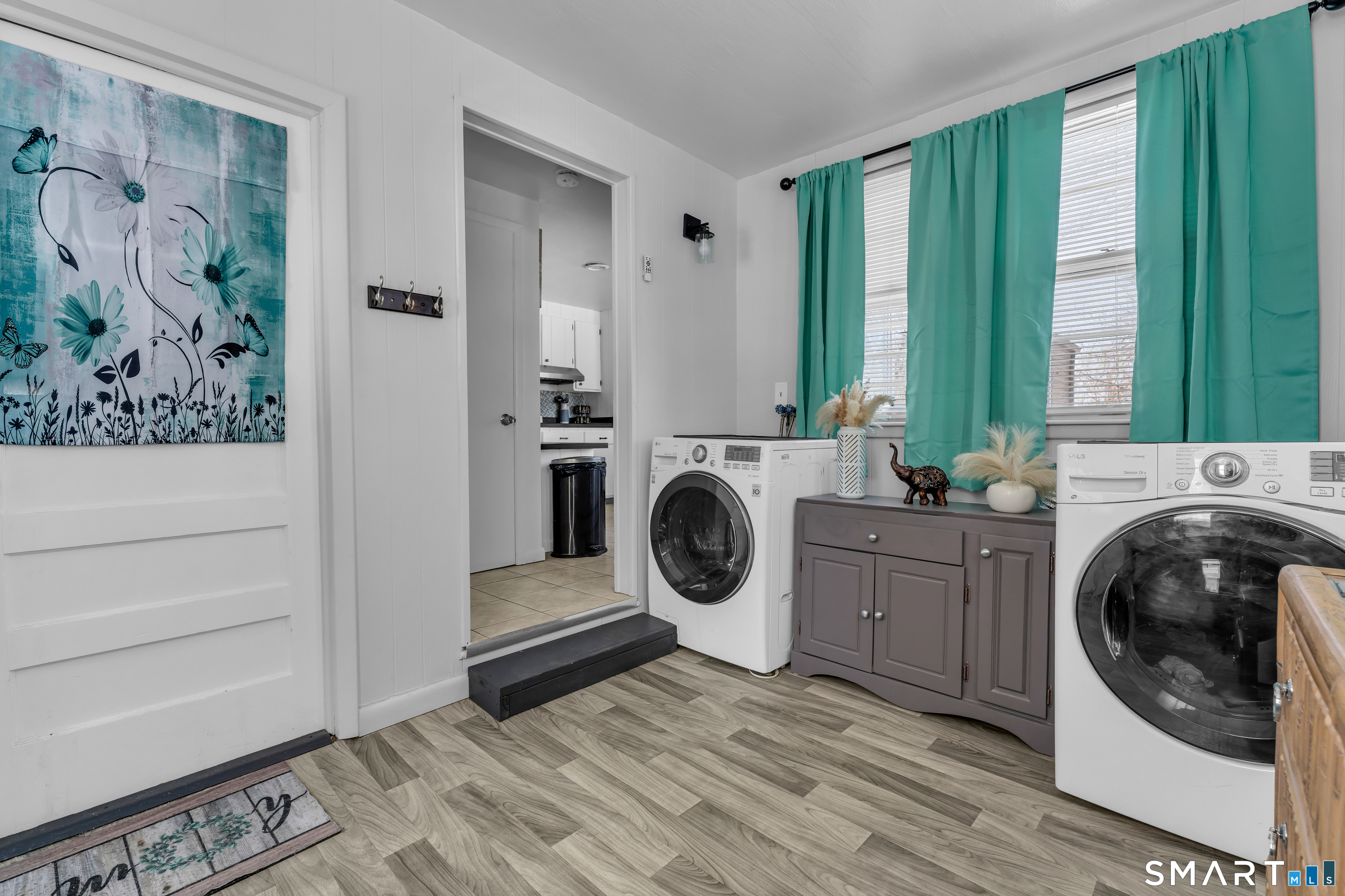 3 Hilltop Drive Ledyard, CT 06339 - Photo 22 of 34 a kitchen with a washer and dryer