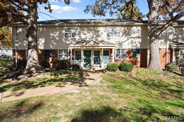 $188,000 | 1530 Swallow Drive, Brentwood, MO 63144