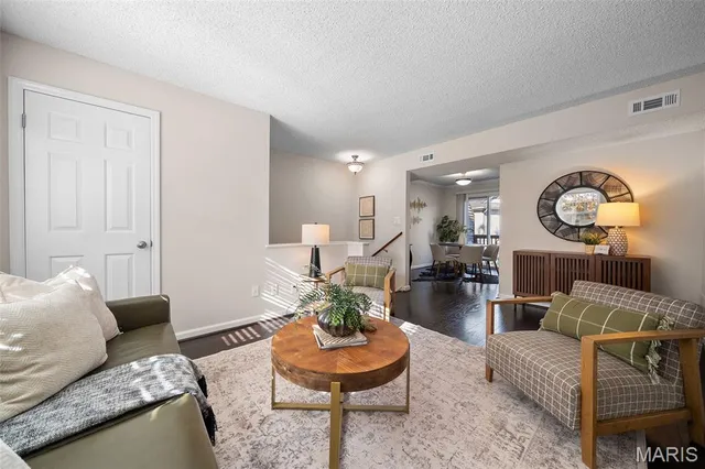 $188,000 | 1530 Swallow Drive, Brentwood, MO 63144