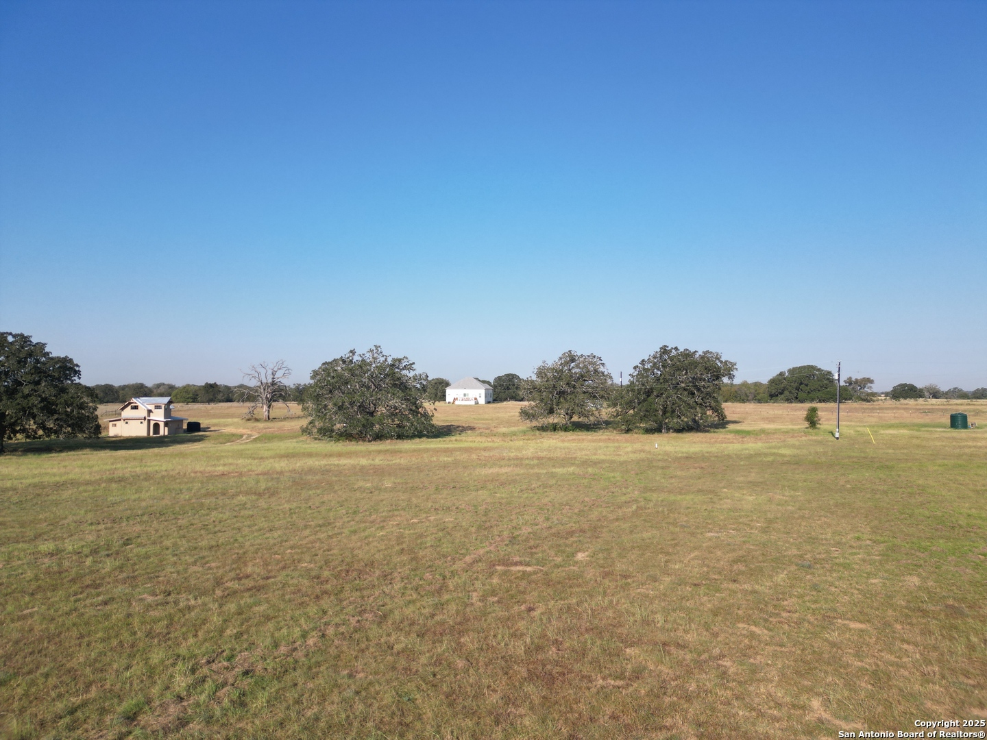 439 Arrow Luling, TX 78648 - Photo 7 of 12