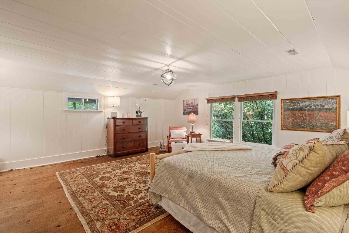 9134 Buck Creek Road Highlands, NC 28741 - Photo 19 of 53 Very large guest room