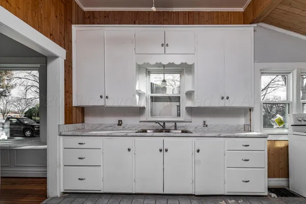 $2,000 | 2608 8th Avenue, Canyon, TX 79015