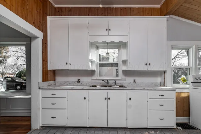 $2,300 | 2608 8th Avenue, Canyon, TX 79015