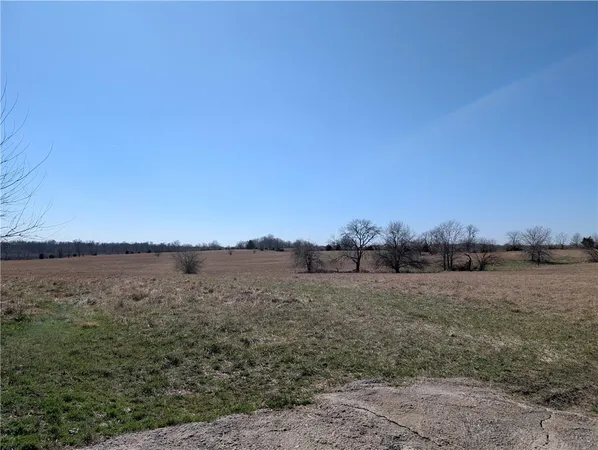 $275,000 | 347 Northeast V Highway, Warrensburg, MO 64093