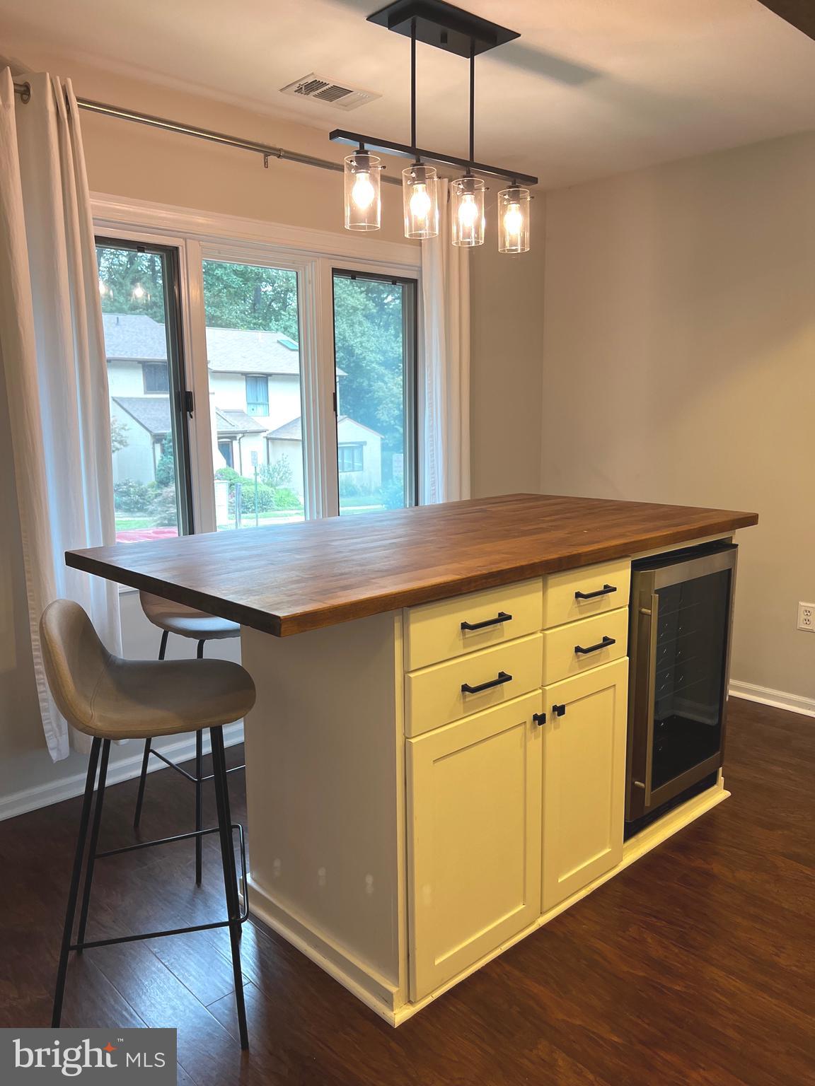 2312 Glade Bank Way Reston, VA 20191 - Photo 6 of 35 Custom island with seating for 4