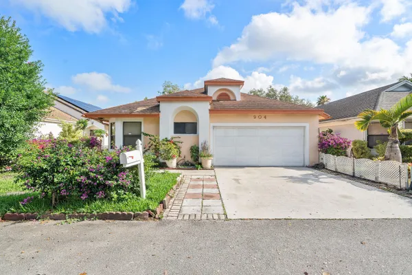 $450,000 | 904 Magnolia Avenue, North Lauderdale, FL 33068
