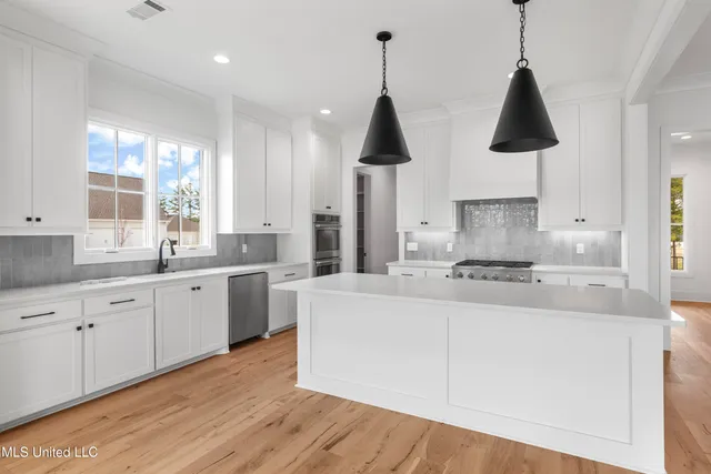 $899,900 | 111 Eastwick Drive, Madison, MS 39110