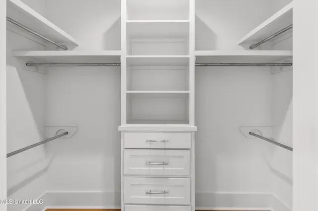 $899,900 | 111 Eastwick Drive, Madison, MS 39110