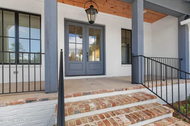 $899,900 | 111 Eastwick Drive, Madison, MS 39110