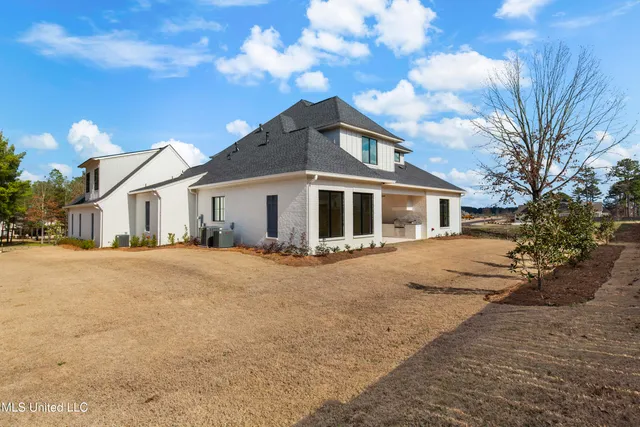 $899,900 | 111 Eastwick Drive, Madison, MS 39110