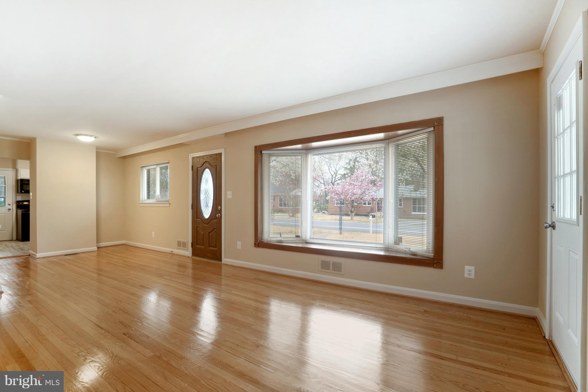 4812 Henderson Road Temple Hills, MD 20748 - Photo 5 of 30 Living Room