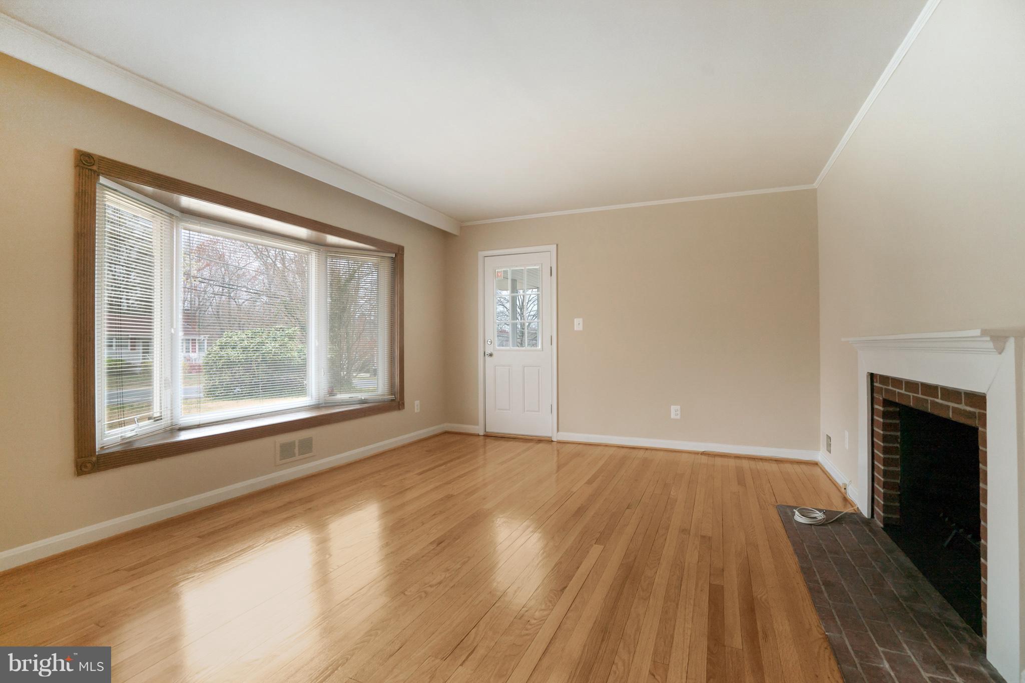 4812 Henderson Road Temple Hills, MD 20748 - Photo 7 of 30 Living Room