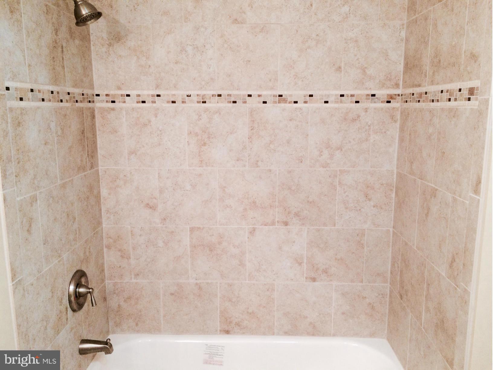 9866 Red Hill Road Spotsylvania, VA 22553 - Photo 15 of 23 Bath (Master) tile view