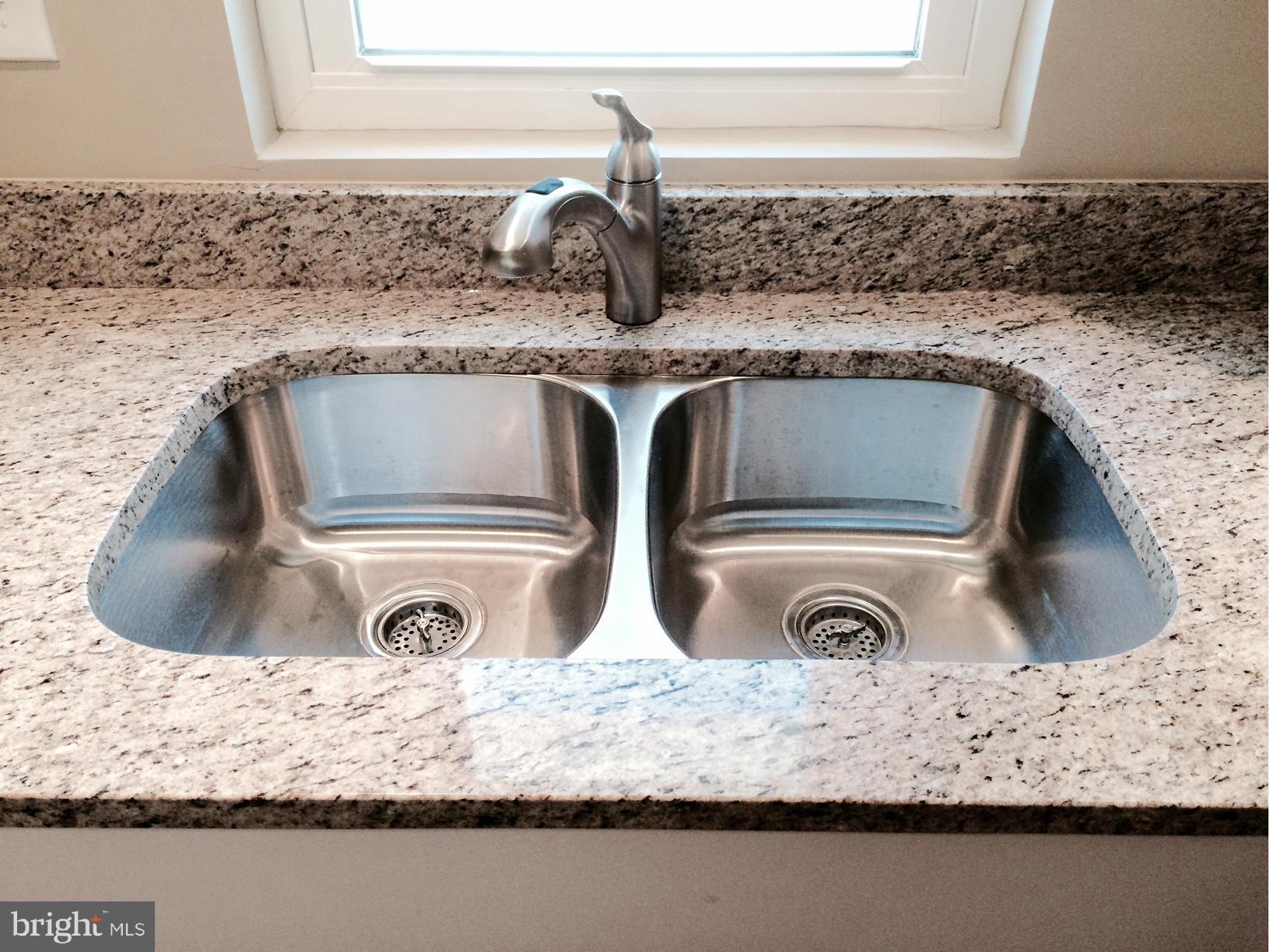 9866 Red Hill Road Spotsylvania, VA 22553 - Photo 6 of 23 Kitchen Sink & Countertops