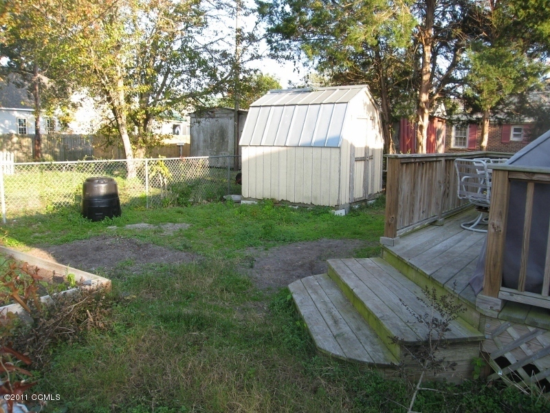 719 Pine Street Beaufort, NC 28516 - Photo 11 of 11 Fenced Back Yard / Deck